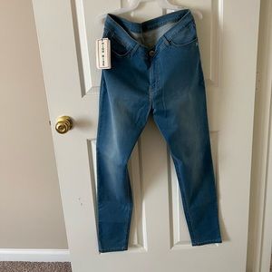 Blue shade (w2) Jeans. Size 8-10/ 91 cm (M)
